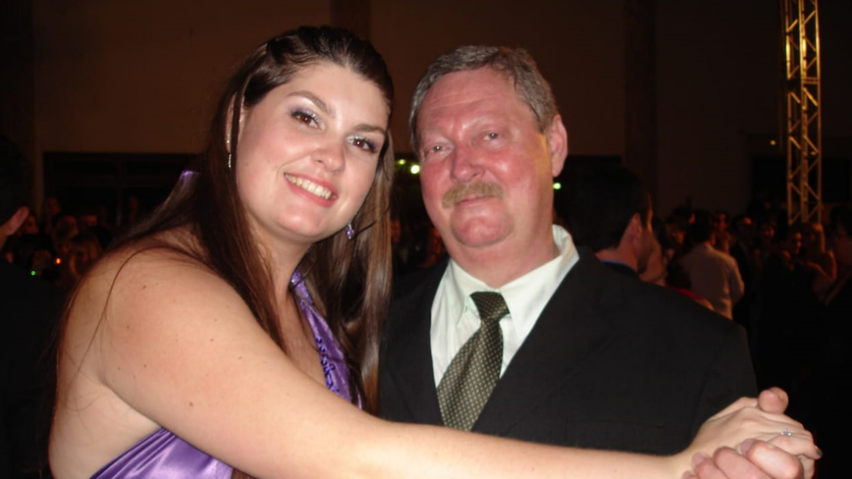 Covid-19: perdió a su padre porque “él preferiría creer en los mensajes de WhatsApp”